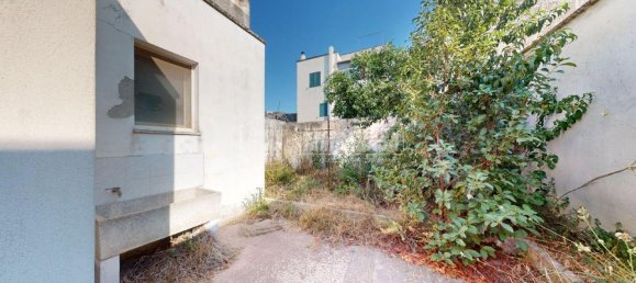 Дом с 6 комнатами в Scorrano, Италия № 133394 21