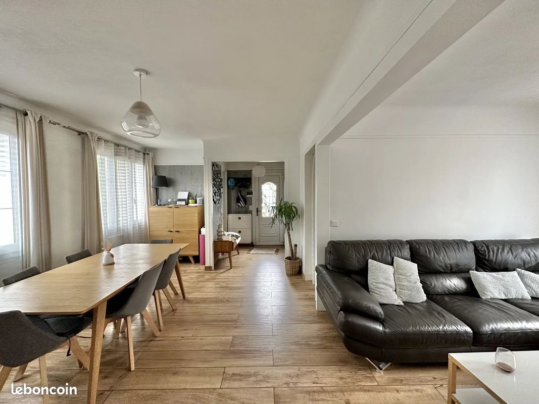 Casa de 3 dormitorios en Neuilly-sur-Marne, France No. 177923