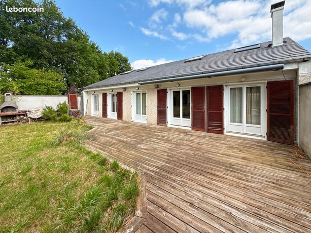 Casa de 4 dormitorios en Orleans, France No. 277081