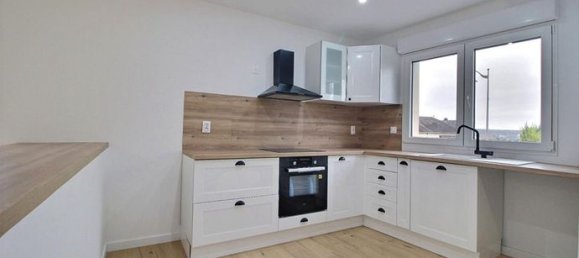 3 bedrooms House in Villers-Saint-Paul, France No. 303884 4