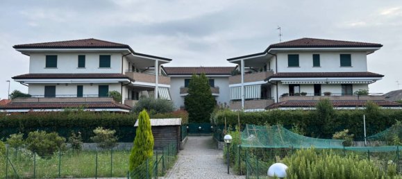 2 bedrooms Apartment in Desio, Italy No. 374328 2