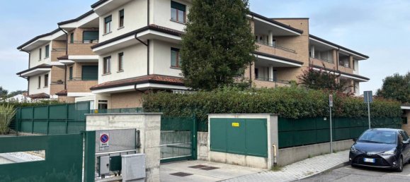 2 bedrooms Apartment in Desio, Italy No. 374328 4