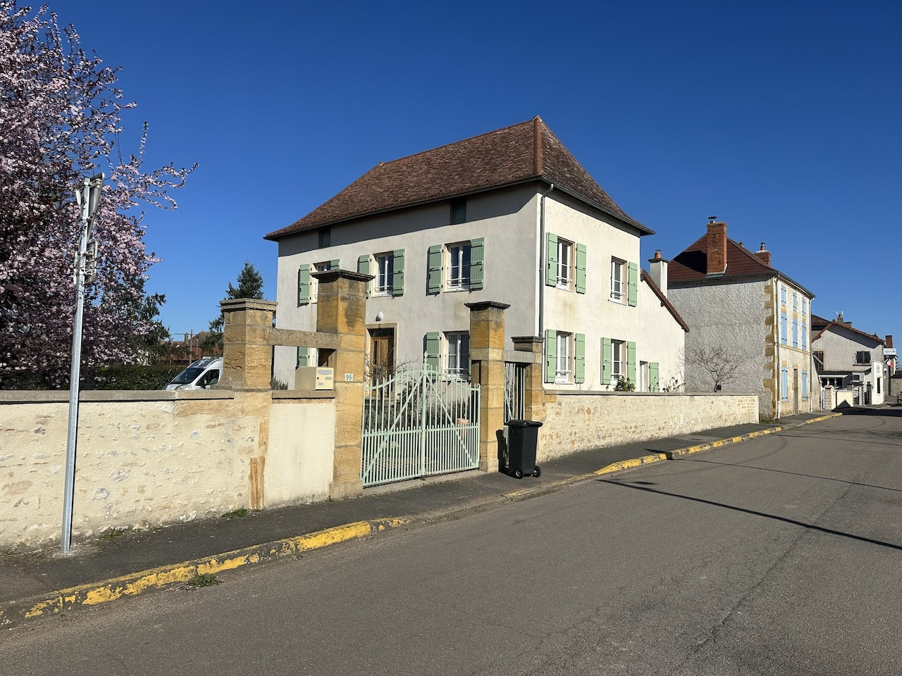 3 bedrooms House in Chambilly, France No. 192319