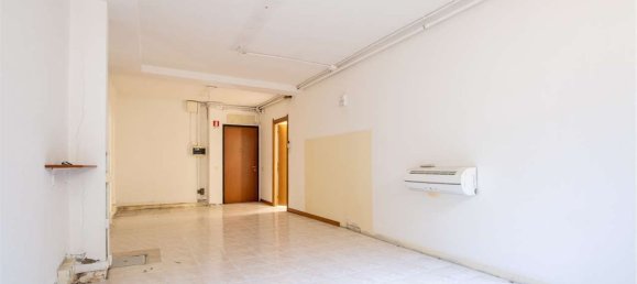 108m² Commercial property in Selargius, Italy No. 265719 10