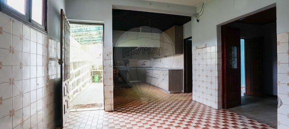 Casa de 3 dormitorios en Povoa de Lanhoso, Portugal No. 186044 10