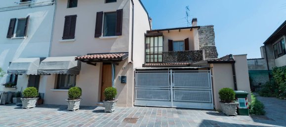 4 bedrooms House in Medole, Italy No. 260176 2