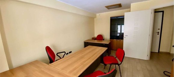 2 Schlafzimmer Wohnung in Cagliari, Italy, Nr. 323815 8