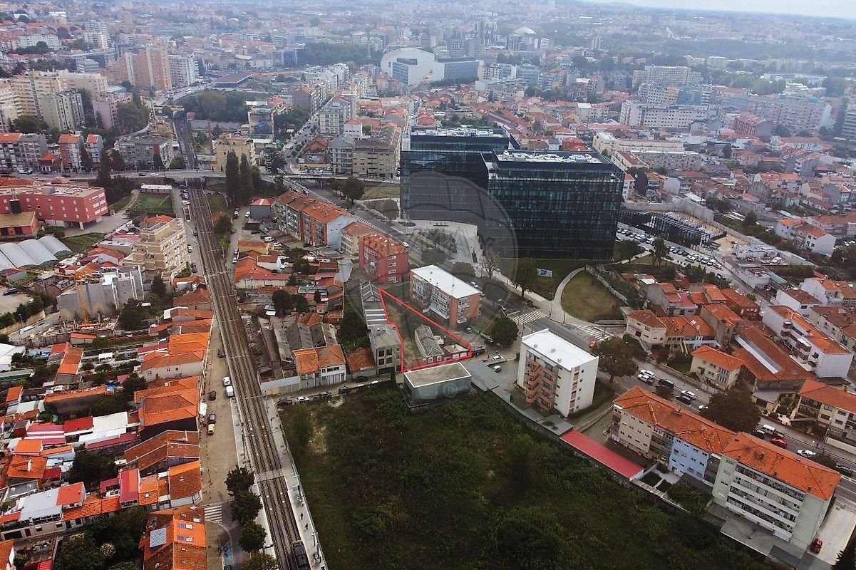 198m² Land in Porto, Portugal No. 34466