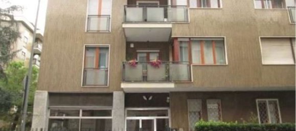 63m² Office in Milan, Italy No. 358993 2