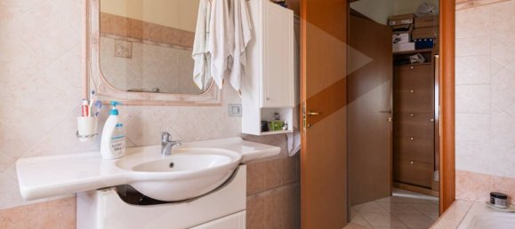 3 rooms Apartment in Mariano Comense, Italy No. 21014 25