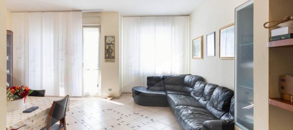 3 rooms Apartment in Mariano Comense, Italy No. 21014 3
