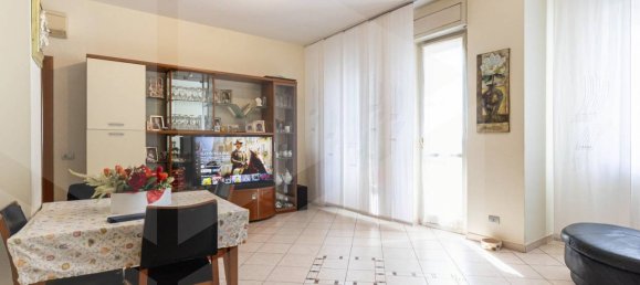 3 rooms Apartment in Mariano Comense, Italy No. 21014 4