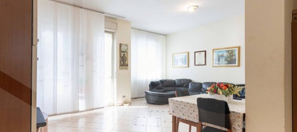 3 rooms Apartment in Mariano Comense, Italy No. 21014 8