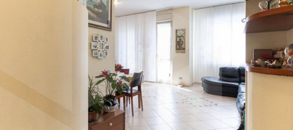 3 rooms Apartment in Mariano Comense, Italy No. 21014 5