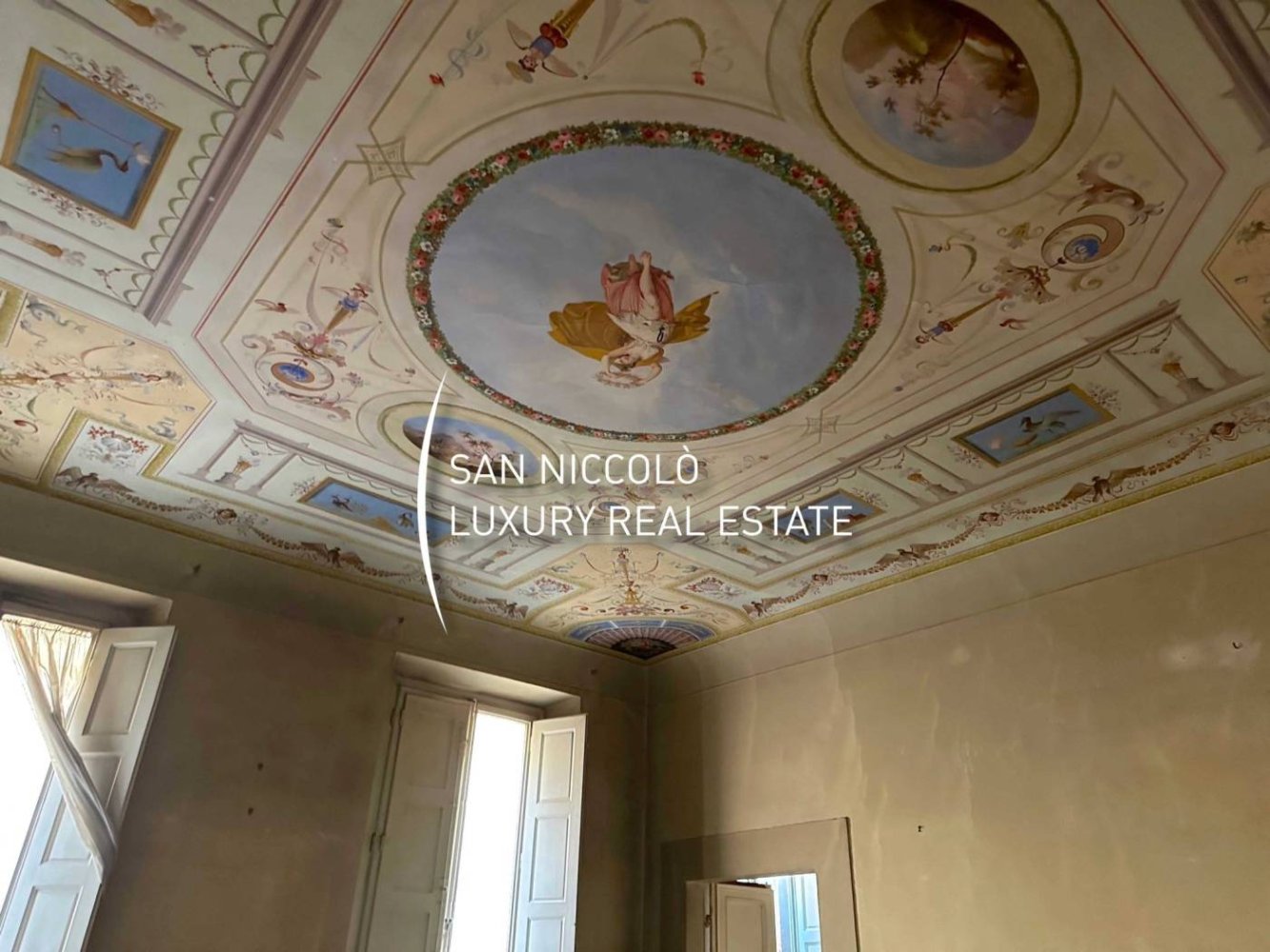 5-salle Bâtiment à Florence, Italy No. 198956