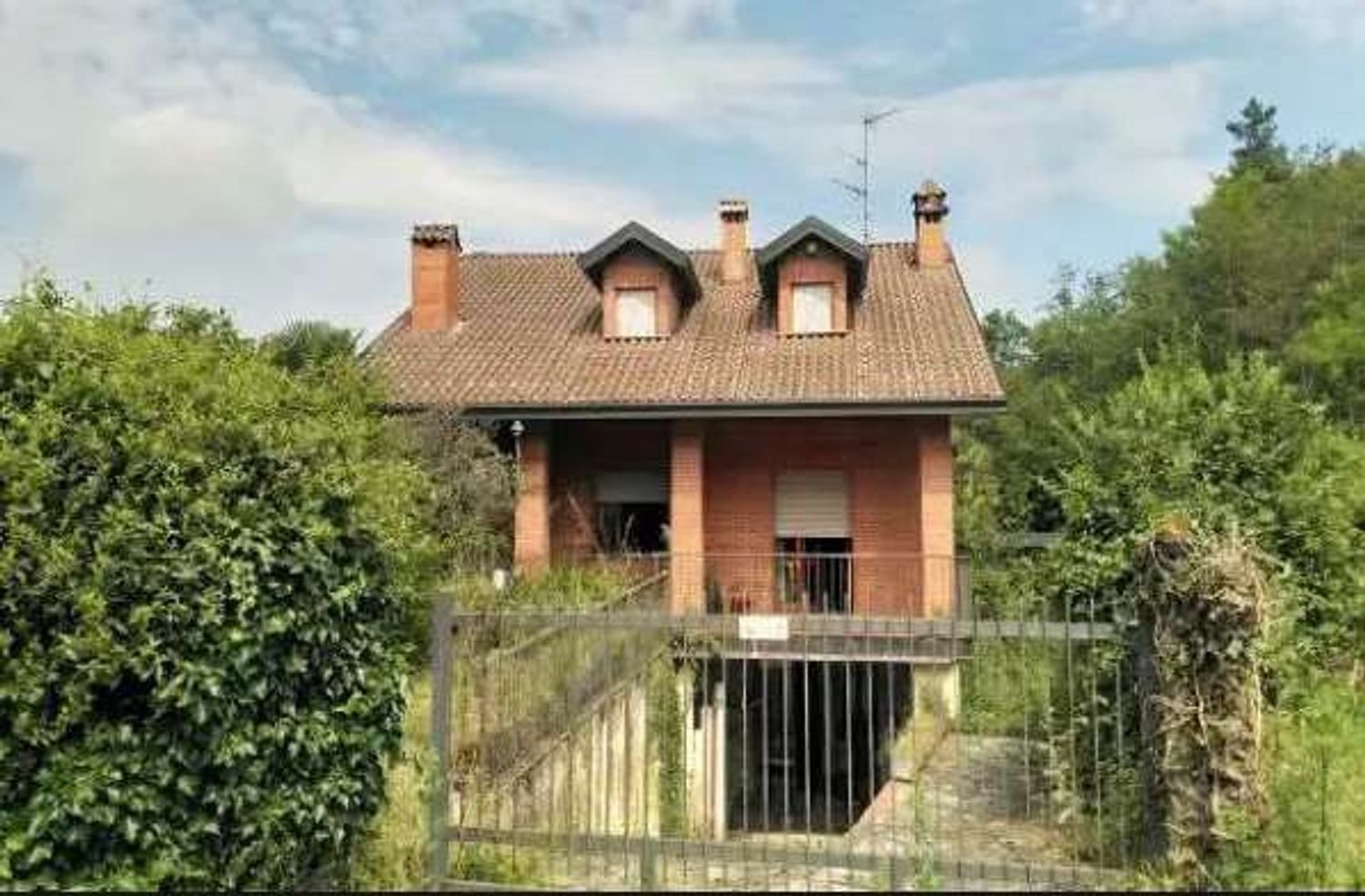 6-salle Maison à Besnate, Italy No. 187542
