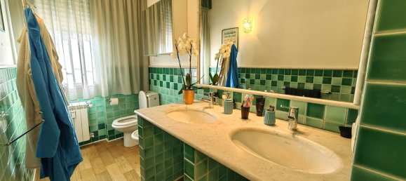 5-salle Appartement à Prato, Italy No. 45693 9