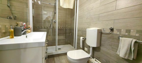 5-salle Appartement à Prato, Italy No. 45693 12