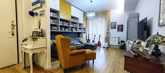 5-salle Appartement à Prato, Italy No. 45693 3