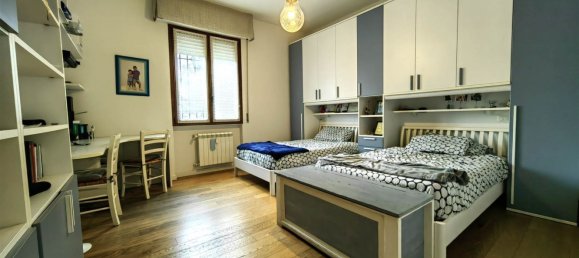 5-salle Appartement à Prato, Italy No. 45693 13