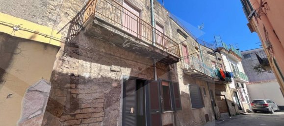 4 bedrooms House in Mariglianella, Italy No. 195815 3