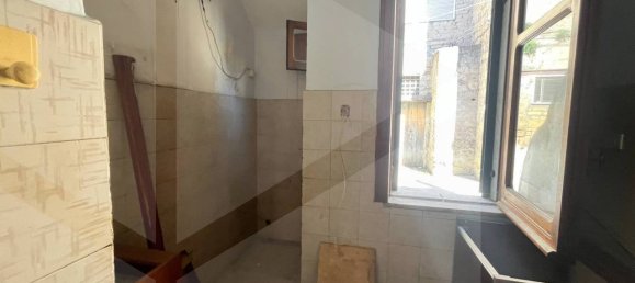 4 bedrooms House in Mariglianella, Italy No. 195815 5