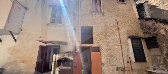 4 bedrooms House in Mariglianella, Italy No. 195815 2