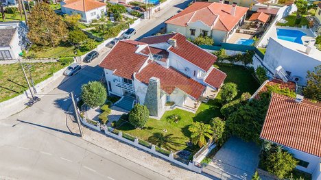 4 bedrooms Castles in Seixal, Portugal No. 16525