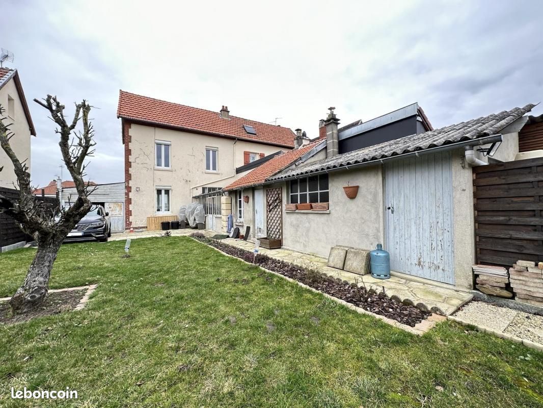 2 bedrooms House in Laon, France No. 81749