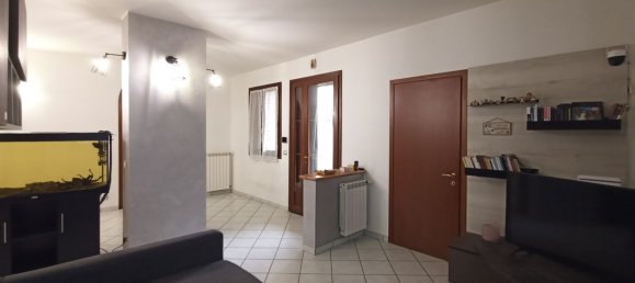 4 rooms House in San Prospero, Italy No. 295662 9