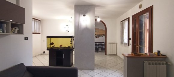 4 rooms House in San Prospero, Italy No. 295662 16