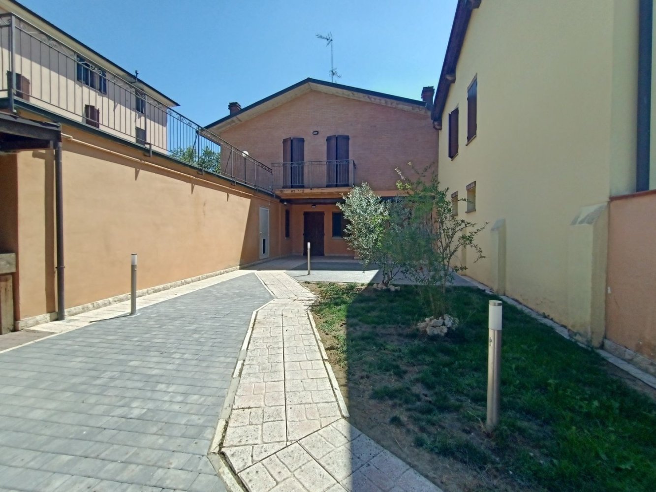 4 rooms House in San Prospero, Italy No. 295662