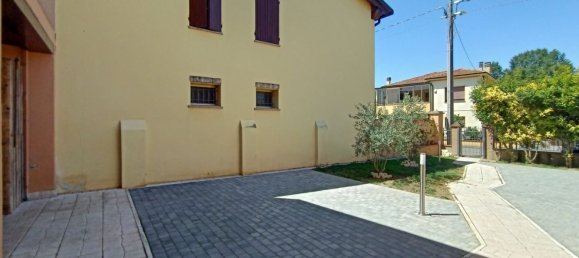 4 rooms House in San Prospero, Italy No. 295662 3