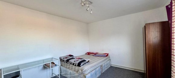 2 bedrooms Apartment in Feltham, United Kingdom No. 10889 7