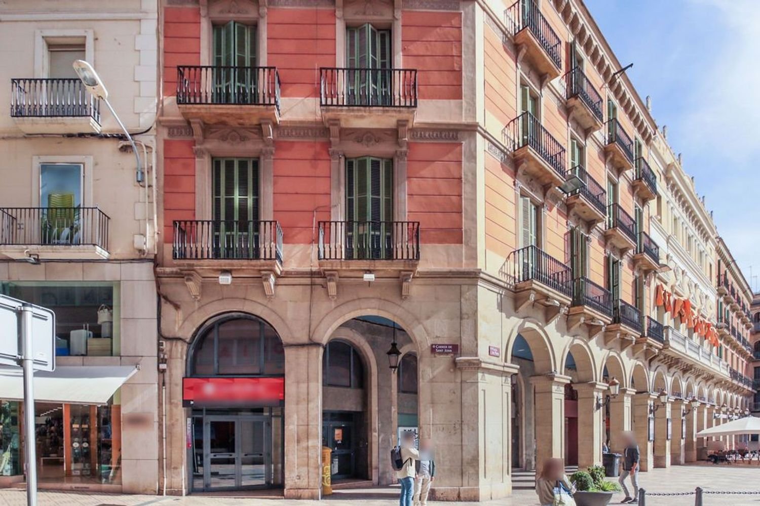  بناية في Reus, Spain 2439متر مربع رقم 195906