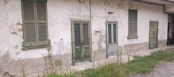 2 bedrooms House in Samarate, Italy No. 361270 2