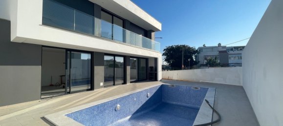 4 bedrooms Villa in Lagoa, Portugal No. 112019 2