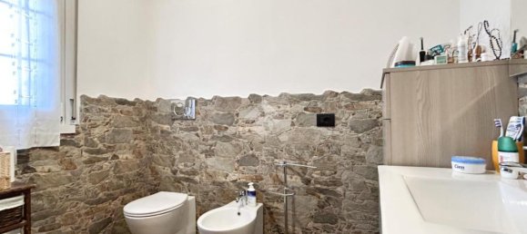 Casa de 6 habitaciónes en Argenta, Italy No. 9252 9