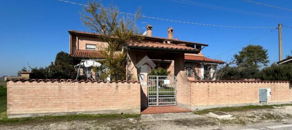 Casa de 6 habitaciónes en Argenta, Italy No. 9252 53