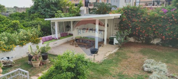 Квартира с 8 спальнями в Бари, Италия № 180543 31