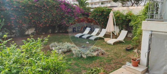 Квартира с 8 спальнями в Бари, Италия № 180543 36