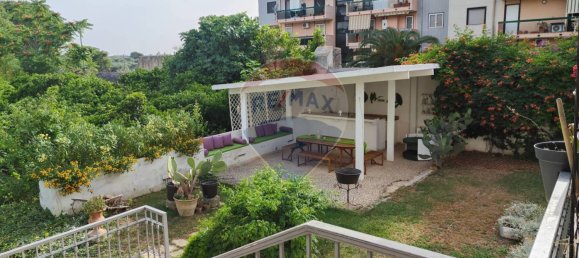 Квартира с 8 спальнями в Бари, Италия № 180543 45