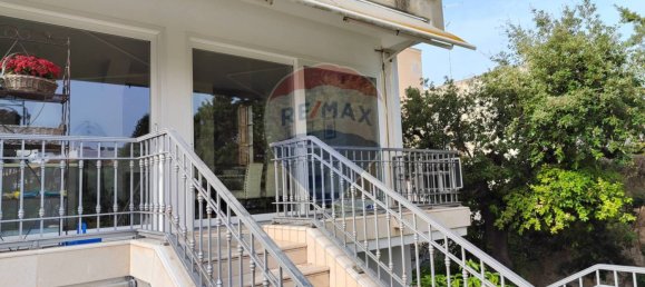 Квартира с 8 спальнями в Бари, Италия № 180543 32