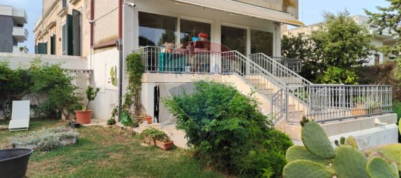 Квартира с 8 спальнями в Бари, Италия № 180543 33