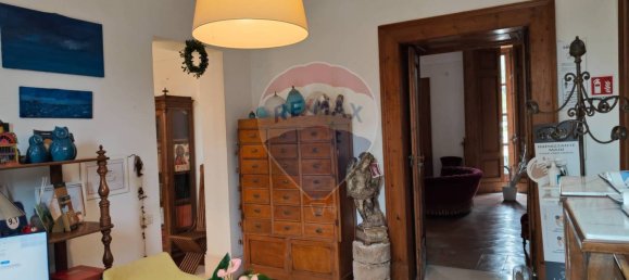 Квартира с 8 спальнями в Бари, Италия № 180543 15