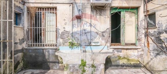 2 bedrooms Apartment in Catania, Italy No. 79795 4