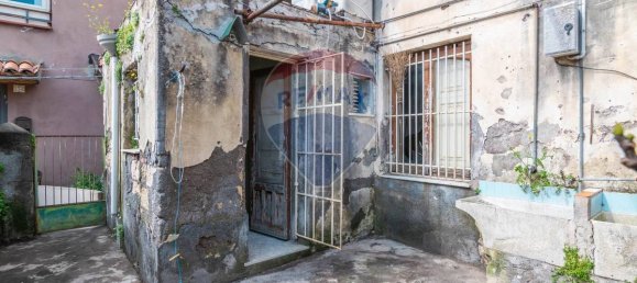 2 bedrooms Apartment in Catania, Italy No. 79795 3