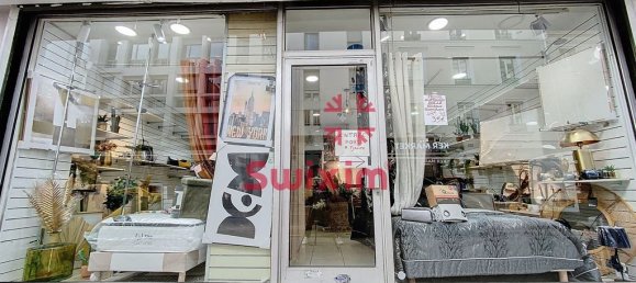 38m² Commercial property in Paris, France No. 174010 2