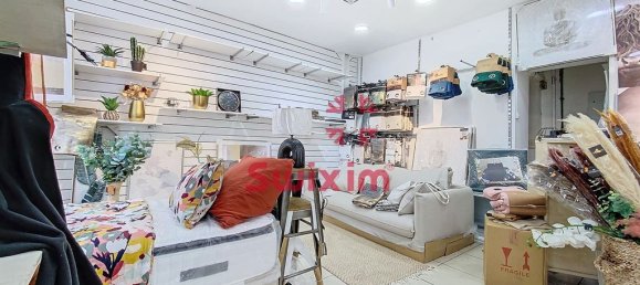 38m² Commercial property in Paris, France No. 174010 3