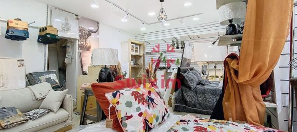 38m² Commercial property in Paris, France No. 174010 4